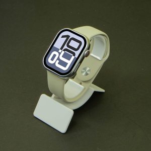 ساعت هوشمند ورزشی ورنا مدل W46 MAX، جنس بدنه از فلز، دارای بند سیلیکون، سازگار با سیستم عامل اندروید و iOS، دارای سنسور گام‌شمار، دارای قابلیت‌های کنترل موسیقی و قابلیت مکالمه از طریق بلوتوث